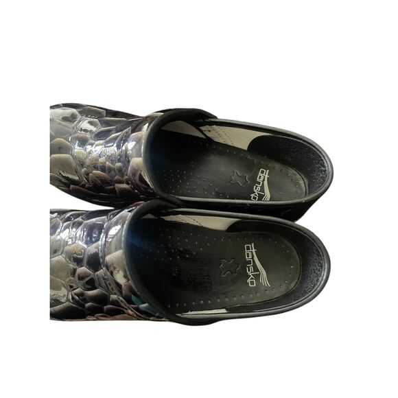 Dansko Womens Red Black Patent Leather Croc Print Clog Slip On Shoe Size 39 - Picture 4 of 11